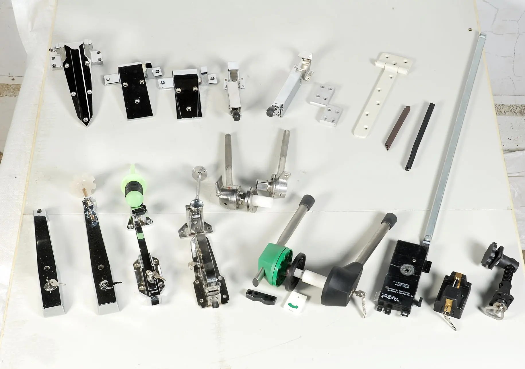 PUF door accessories PUF Door Accessories for cold room - hinges, latch, closer, gasket, door heater